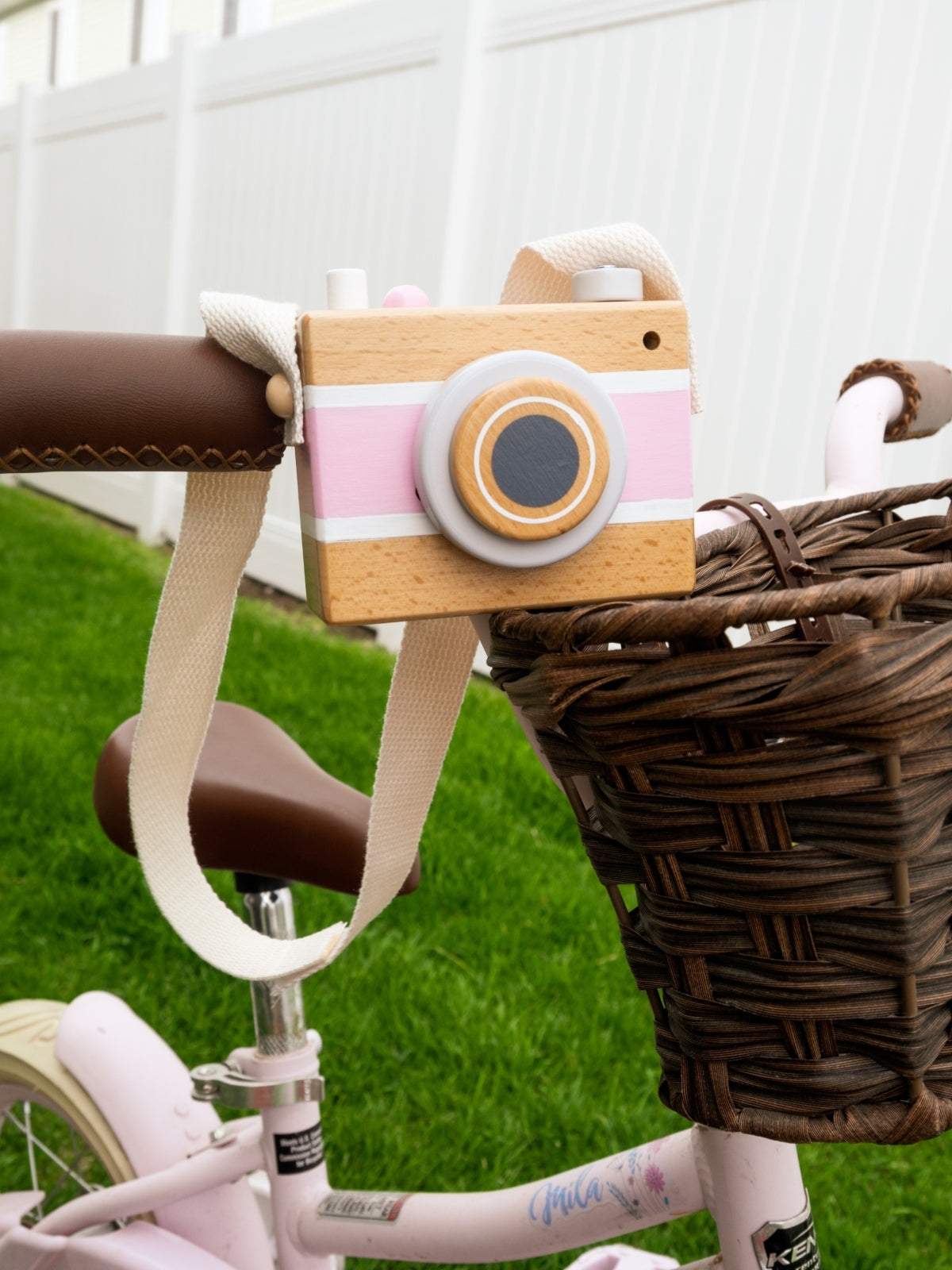 Wooden Vintage Camera Music Box: Pink or Blue